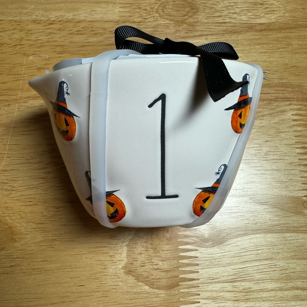 NWT Rae Dunn Pumpkin Witch Measuring Cups